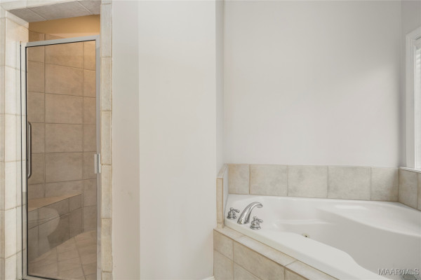 5540 Ash Grove Circle