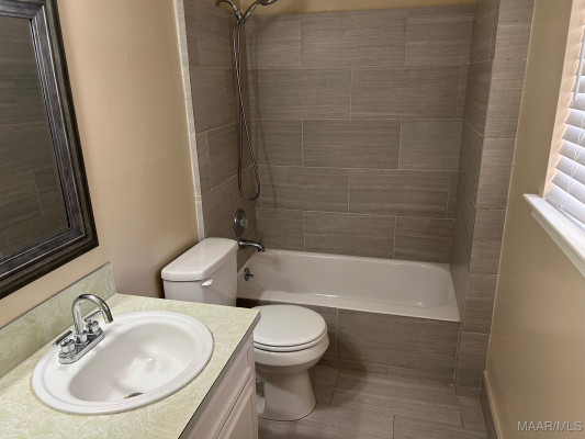 6520 PINEBROOK Drive