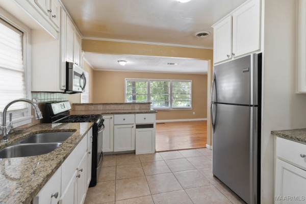 3302 Cottonwood Drive