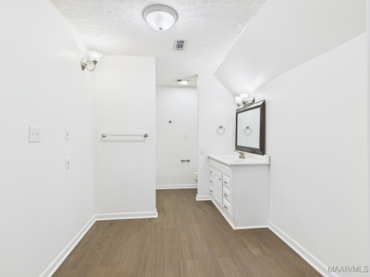 2256 Halcyon Boulevard