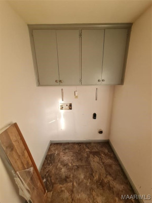 4443 S Slauson Circle