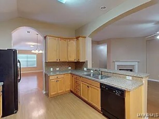 616 LISMORE Place
