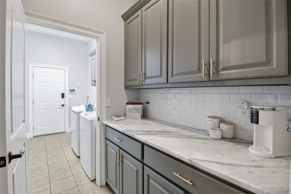 3424 Oak Grove Circle