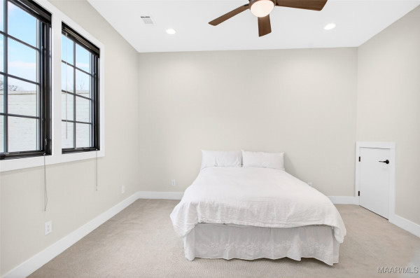 8220 Marylebone High Street