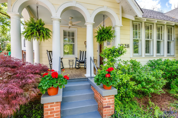1028 Magnolia Curve