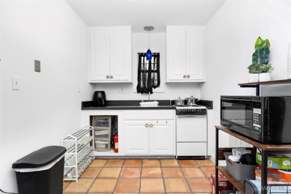 3640 NARROW LANE Road