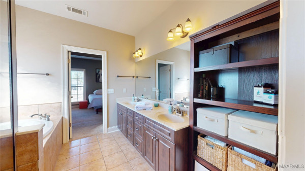 1744 MEADOWBROOK Drive