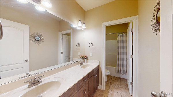 1744 MEADOWBROOK Drive