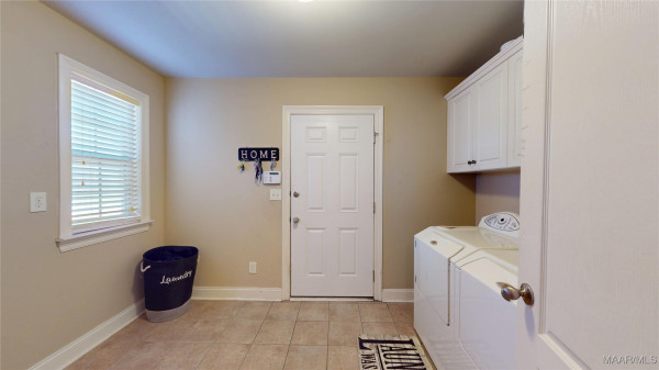 1744 MEADOWBROOK Drive