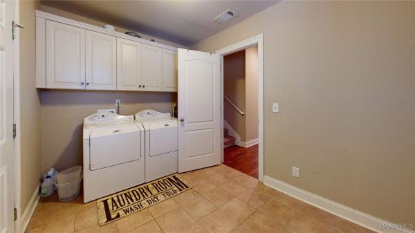 1744 MEADOWBROOK Drive