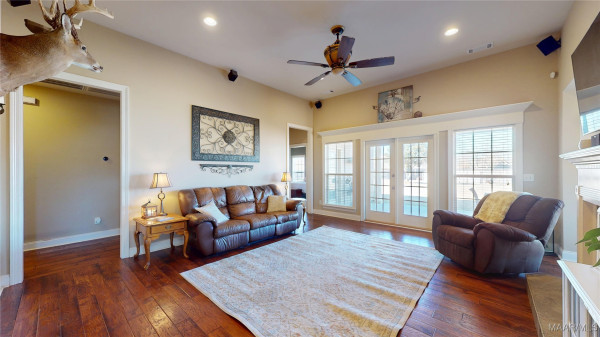 1744 MEADOWBROOK Drive