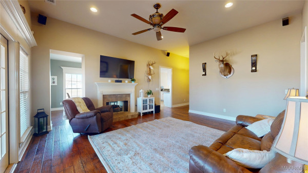 1744 MEADOWBROOK Drive