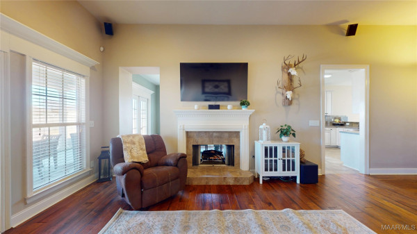 1744 MEADOWBROOK Drive