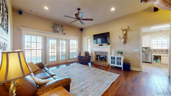 1744 MEADOWBROOK Drive