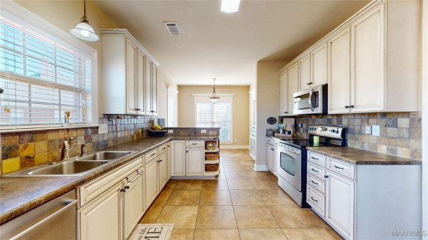 1744 MEADOWBROOK Drive