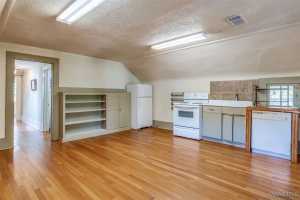951 CLOVERDALE Road