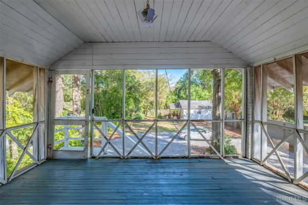 951 CLOVERDALE Road