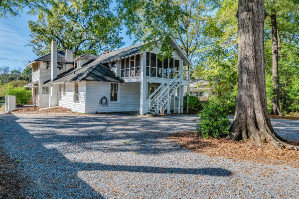 951 CLOVERDALE Road