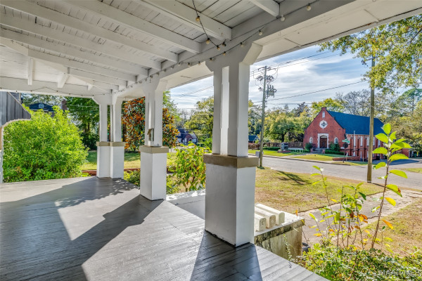 951 CLOVERDALE Road