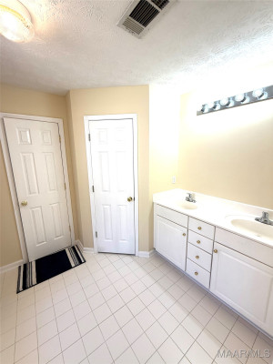 443 RIVER OAKS Drive