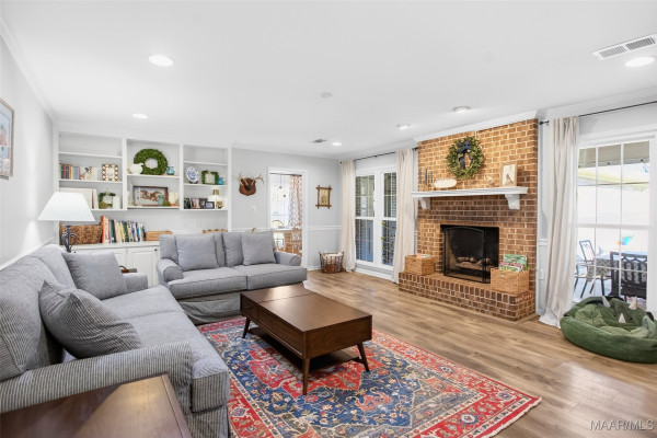 1923 Vaughn Lane