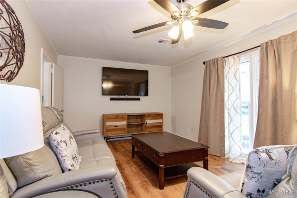 233 Vanderbilt Loop W