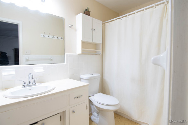 233 Vanderbilt Loop W