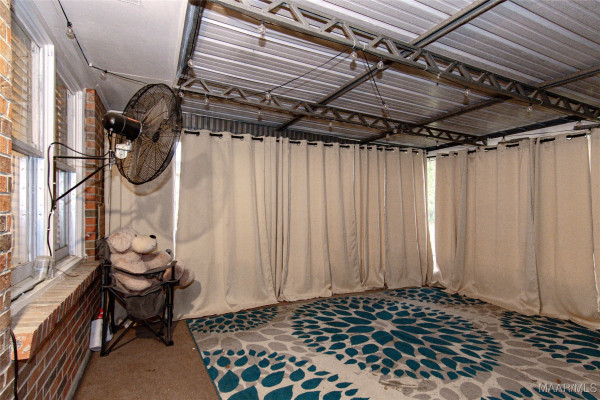 233 Vanderbilt Loop W