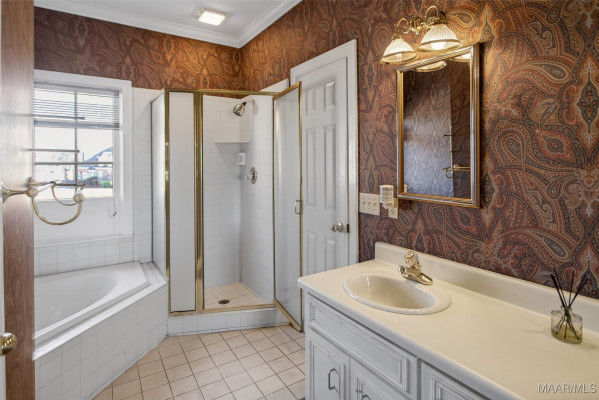 8169 LONGNEEDLE Place