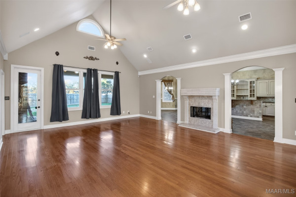 8696 Huntingdon Ridge Lane