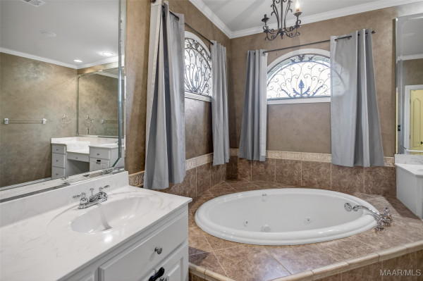 8696 Huntingdon Ridge Lane