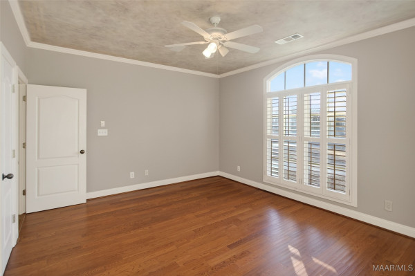 8696 Huntingdon Ridge Lane