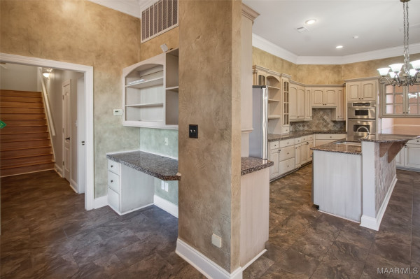 8696 Huntingdon Ridge Lane