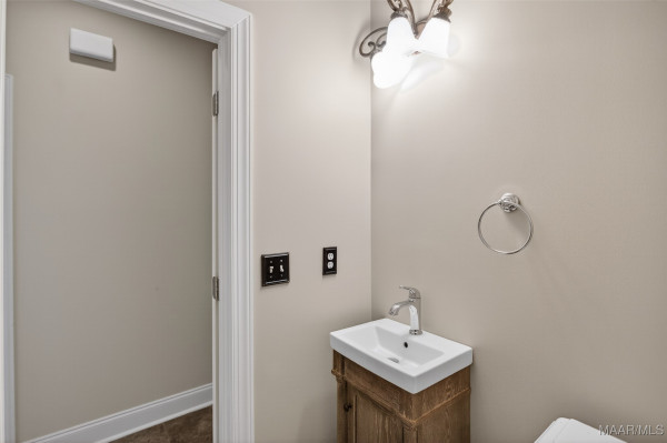 8696 Huntingdon Ridge Lane