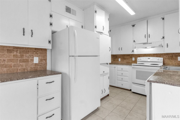 106 NOTTINGHAM Court