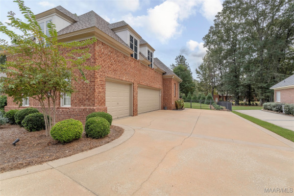 7565 Lakeridge Drive
