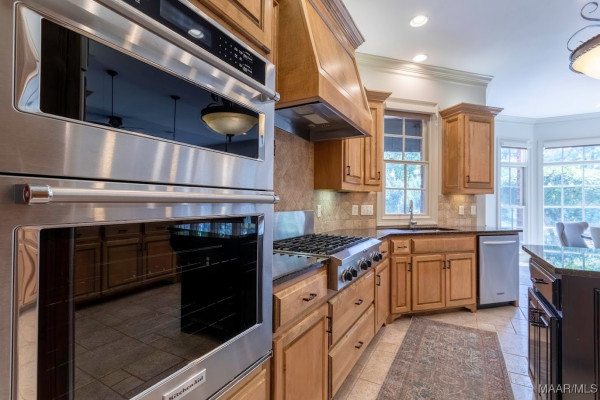 7565 Lakeridge Drive