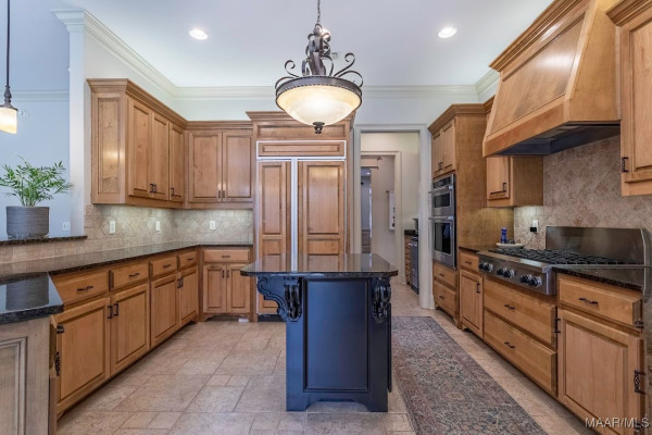 7565 Lakeridge Drive