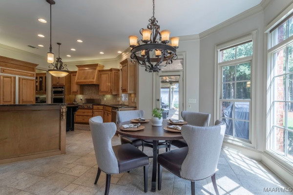 7565 Lakeridge Drive