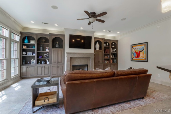 7565 Lakeridge Drive