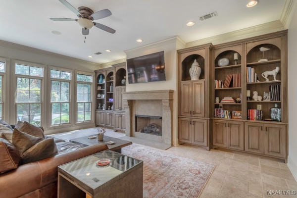 7565 Lakeridge Drive