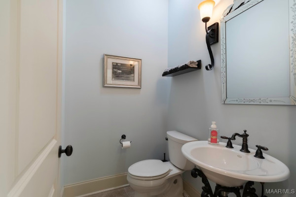 7565 Lakeridge Drive