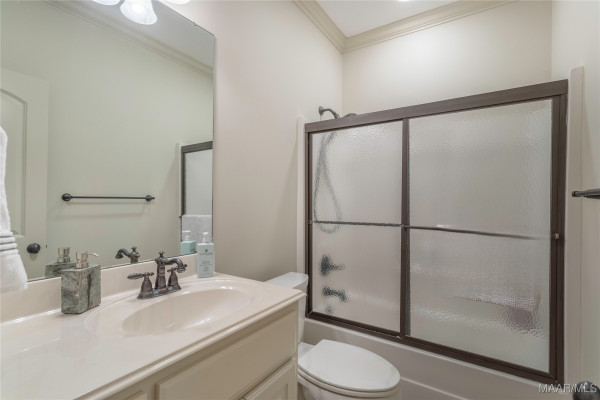 7565 Lakeridge Drive