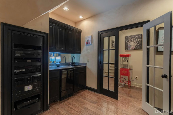 7565 Lakeridge Drive