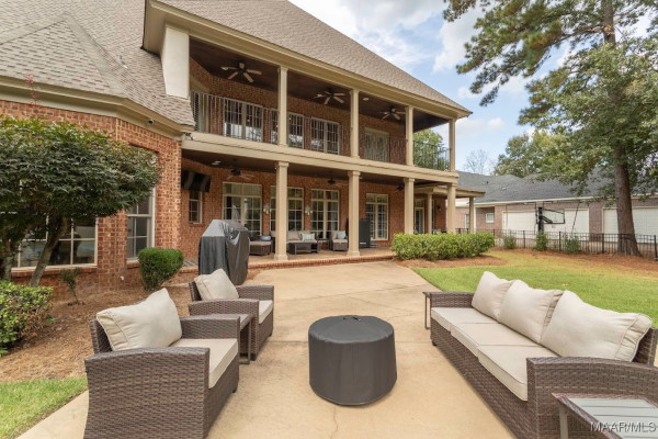 7565 Lakeridge Drive