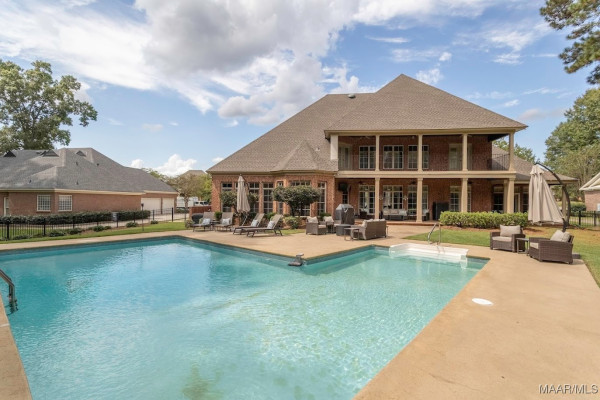 7565 Lakeridge Drive