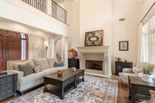 7565 Lakeridge Drive