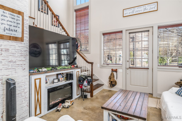 7732 LONG ACRE Street