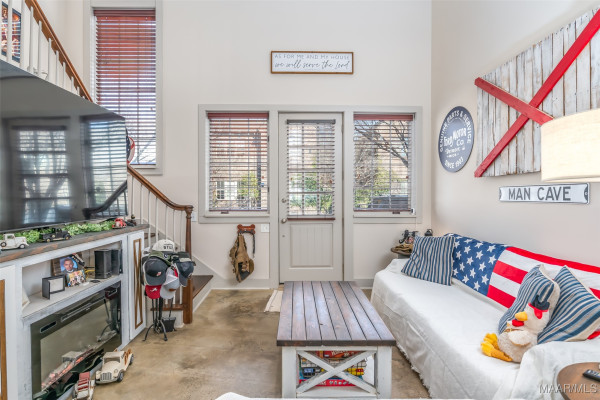 7732 LONG ACRE Street