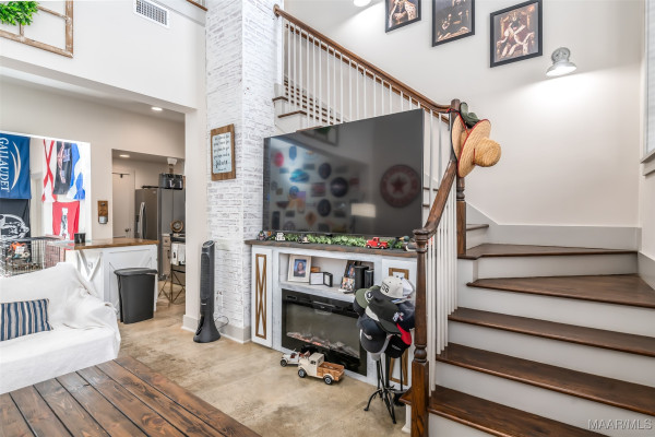 7732 LONG ACRE Street